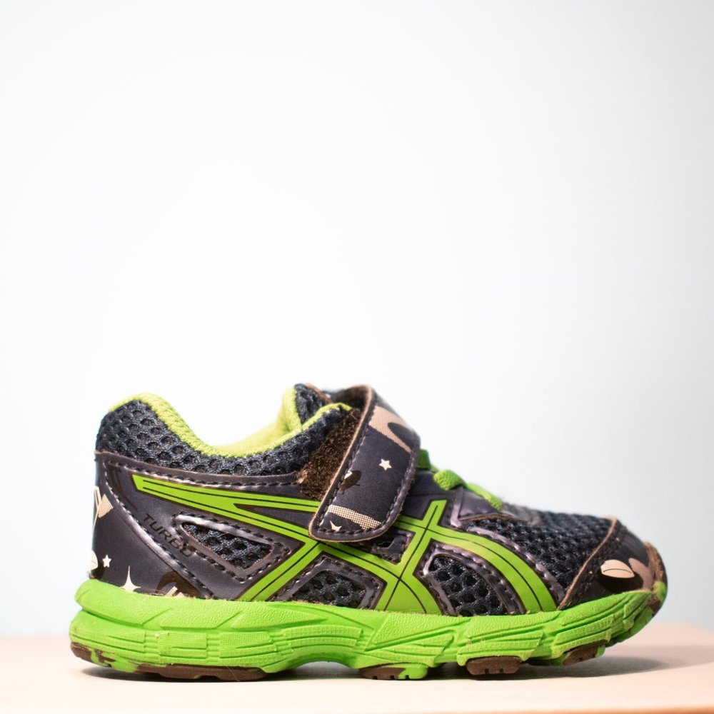 💚🖤Green & Black Asics Boys Sneaker | Size K5 - Picture 4 of 7